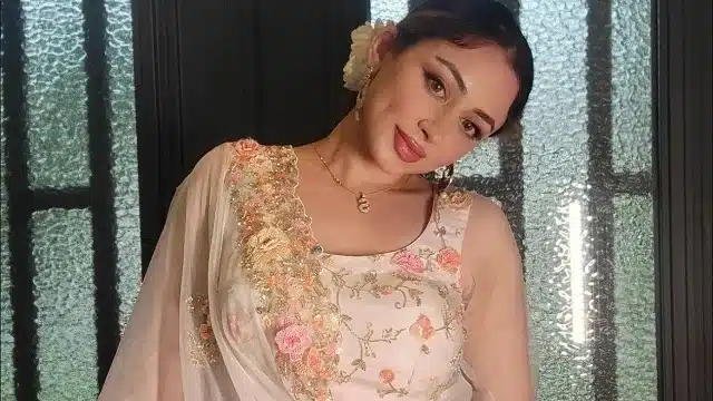 Ms. Sethi aka Shilpa Bottomless in Hijab Riding BBC on Couch Hardcore Fucking